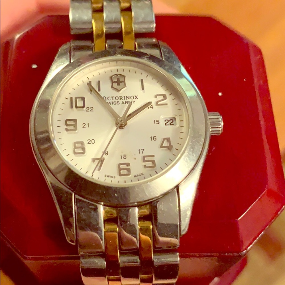 Victorinox Womens Swiss Army Timepiece
